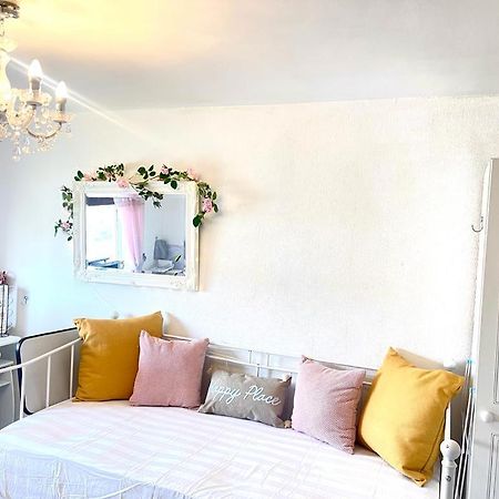 Happy Place With Kitchenette- Female Only Londra Esterno foto