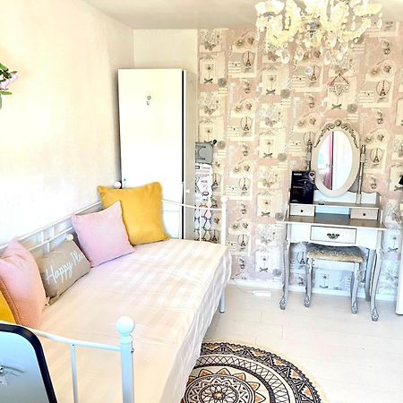 Happy Place With Kitchenette- Female Only Londra Esterno foto