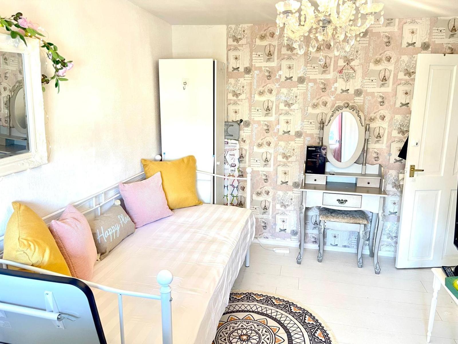 Happy Place With Kitchenette- Female Only Londra Esterno foto