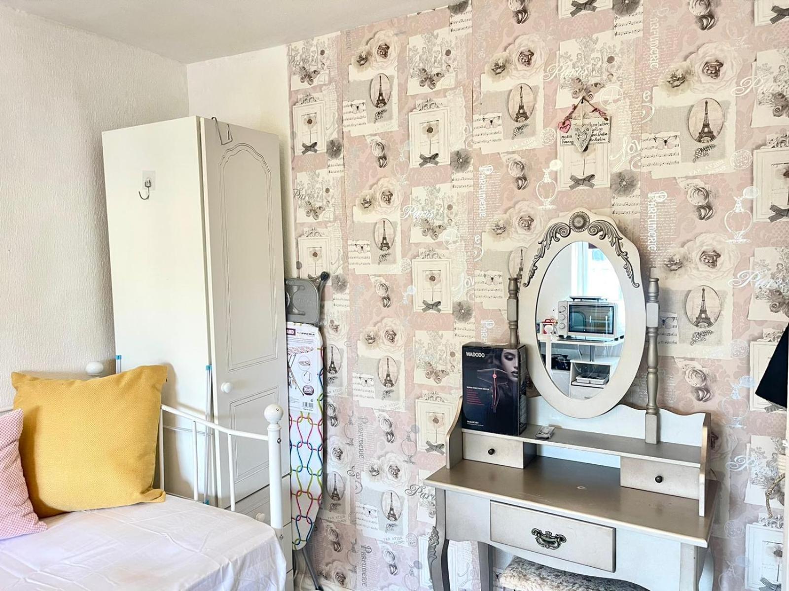 Happy Place With Kitchenette- Female Only Londra Esterno foto