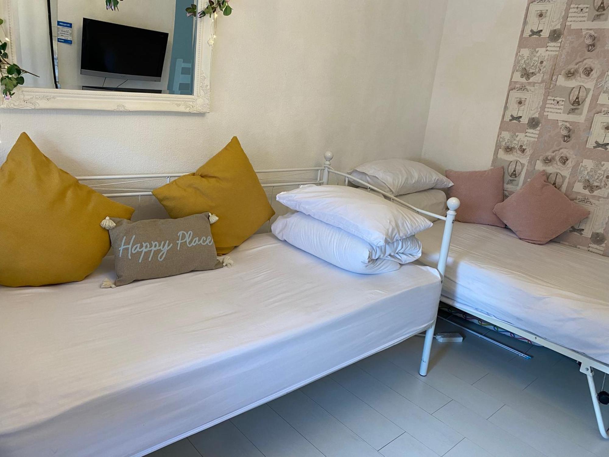 Happy Place With Kitchenette- Female Only Londra Esterno foto